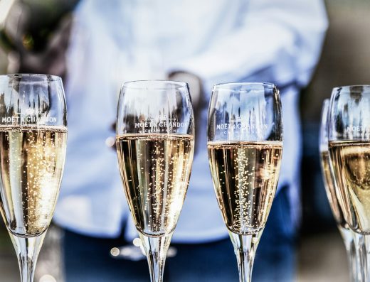 Glazen mousserende wijn voor de feestdagen
